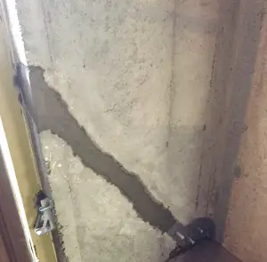 filling large crack with plaster